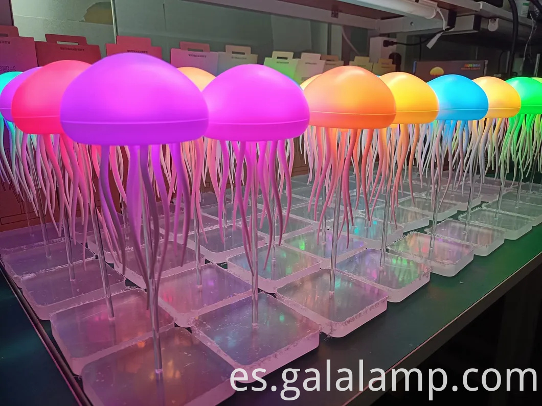 Lámpara moderna de mesa de medusas con luz LED de cambio de color ajustable